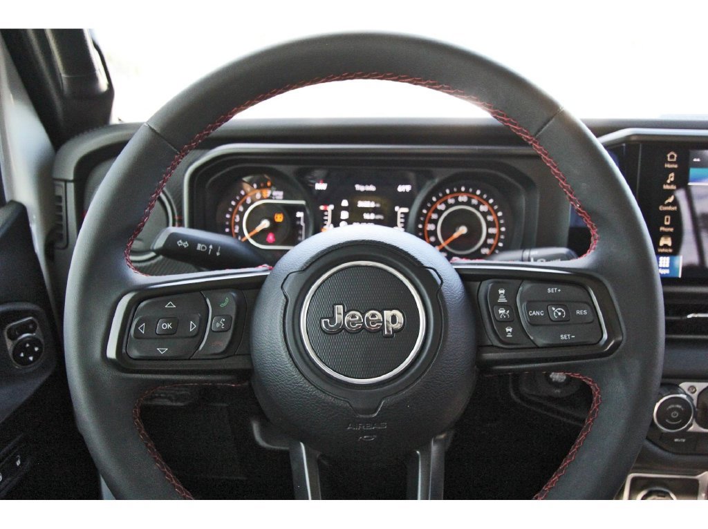 Used 2024 Jeep Gladiator Rubicon AWD/4WD image 16