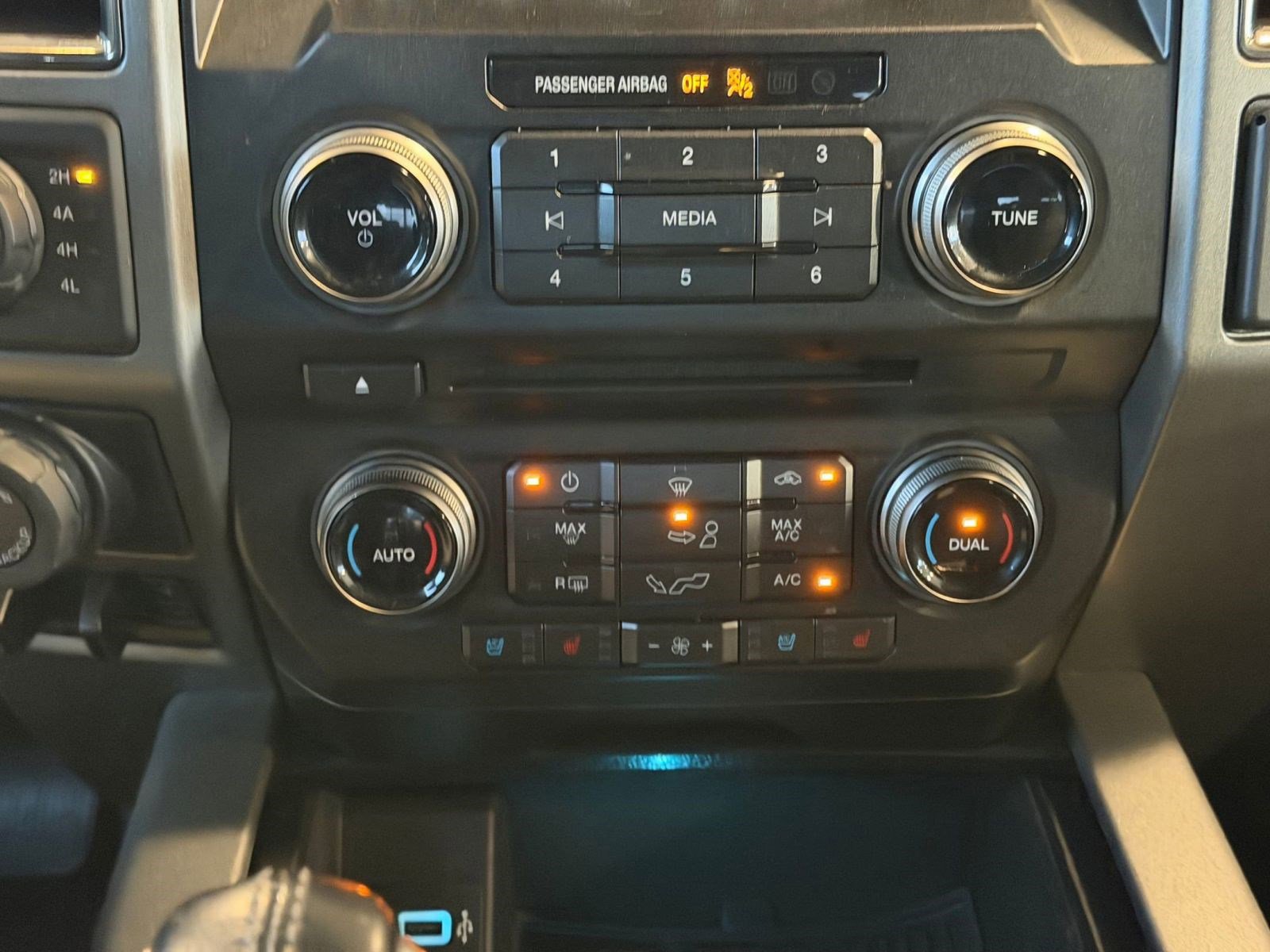 Certified 2017 Ford F150 Raptor w/ Equipment Group 802A Luxury image 27