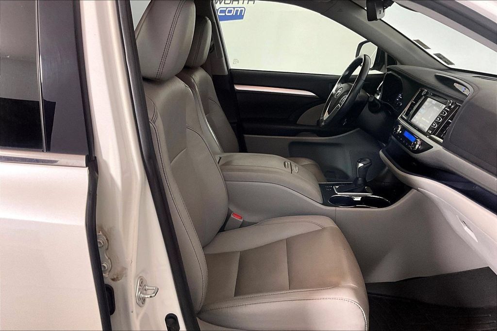 Used 2019 Toyota Highlander XLE FWD image 6