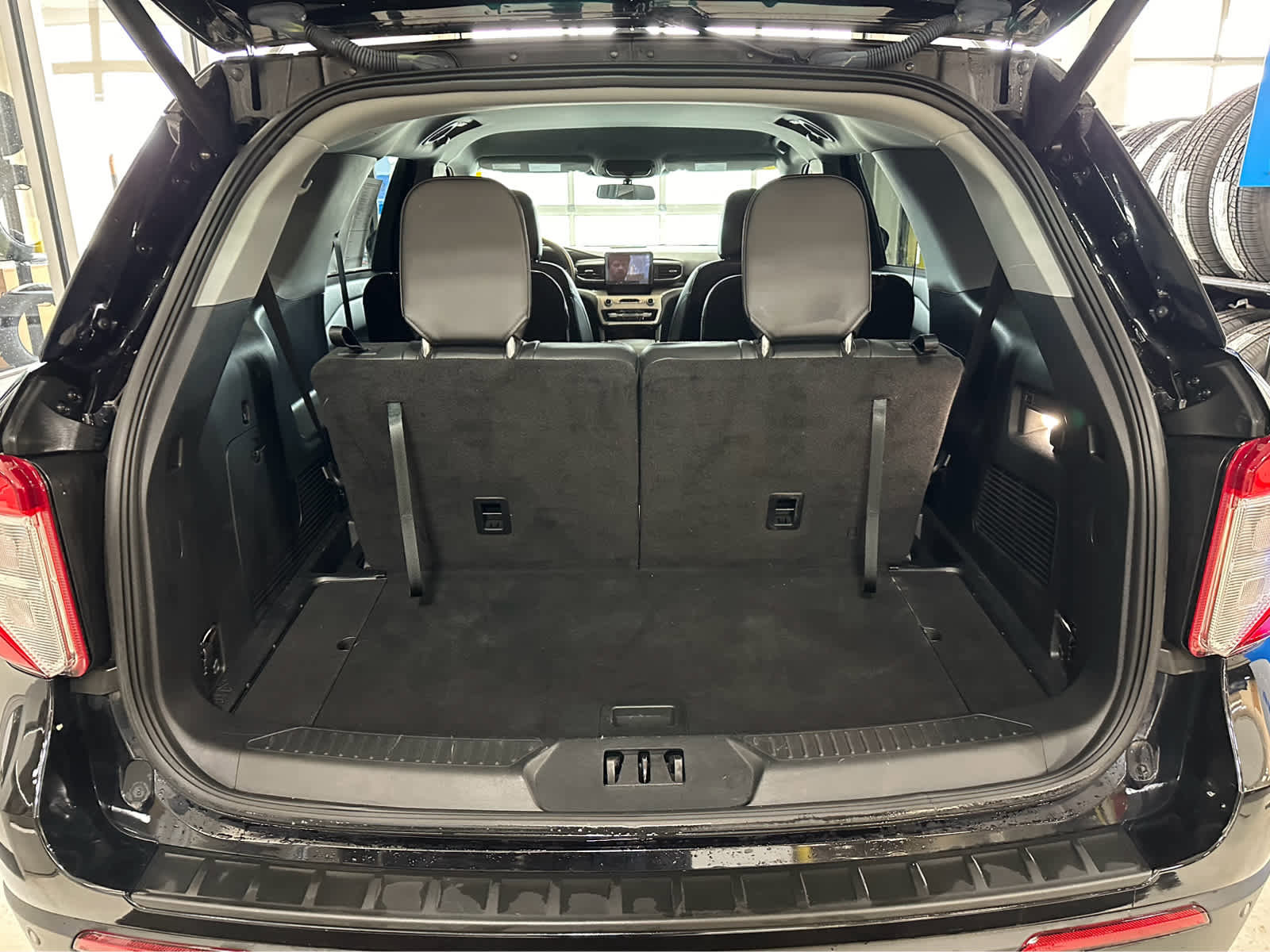 Certified 2022 Ford Explorer XLT w/ Equipment Group 202A image 10