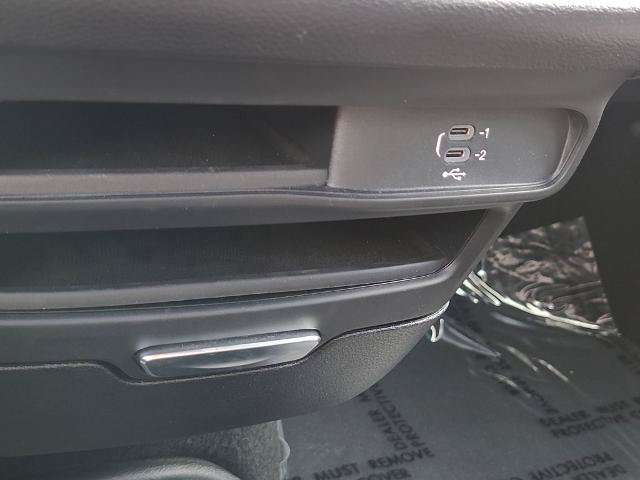 Used 2026 Chrysler Pacifica Select FWD image 26