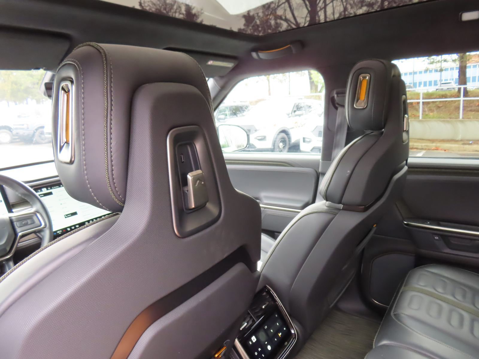 Used 2025 Rivian R1T Adventure image 32