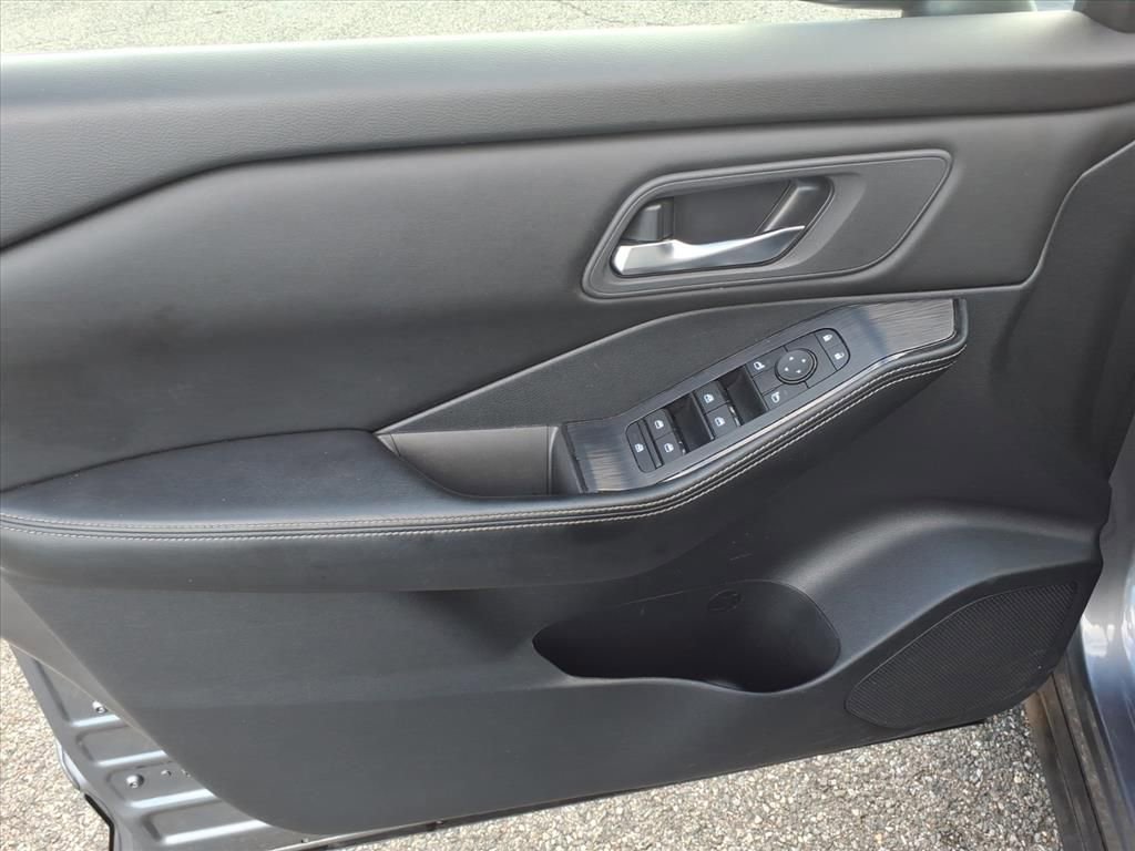 Used 2024 Nissan Rogue SV image 26