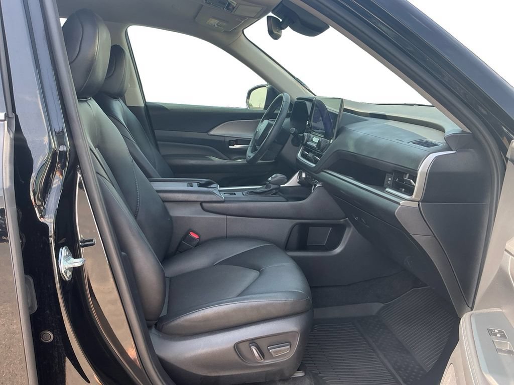 Used 2024 Toyota Grand Highlander AWD image 22