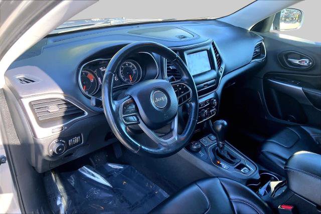 Used 2019 Jeep Cherokee Latitude Plus w/ Cold Weather Group AWD/4WD image 17
