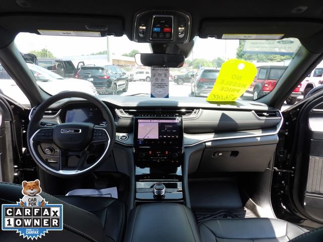 Used 2025 Jeep Grand Cherokee Limited w/ Black Appearance Package RWD image 18