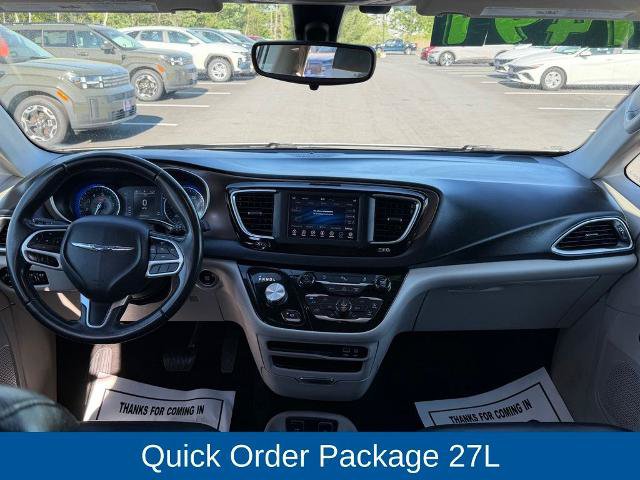 Used 2018 Chrysler Pacifica Touring-L FWD image 4