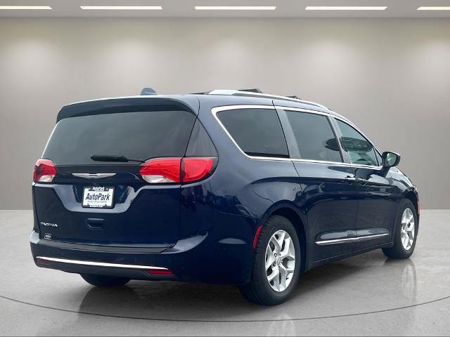Used 2017 Chrysler Pacifica Touring-L Plus w/ Advanced Safetytec Group FWD image 7