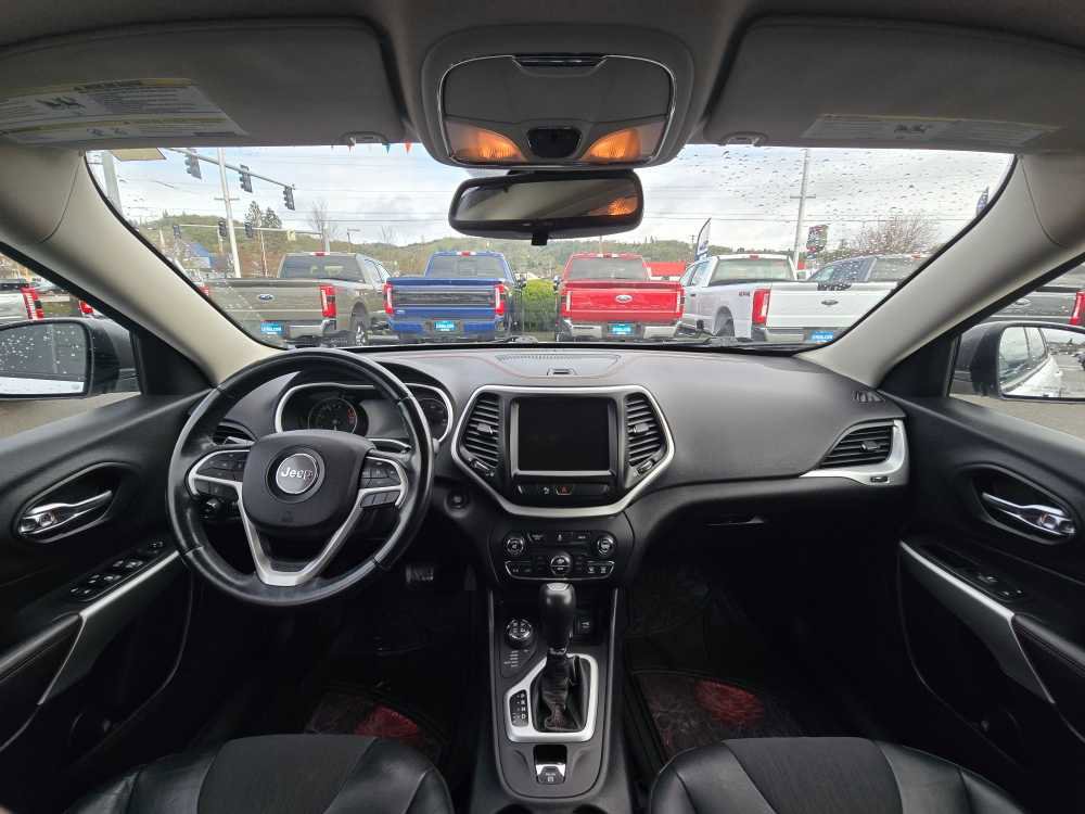 Used 2018 Jeep Cherokee Trailhawk image 16