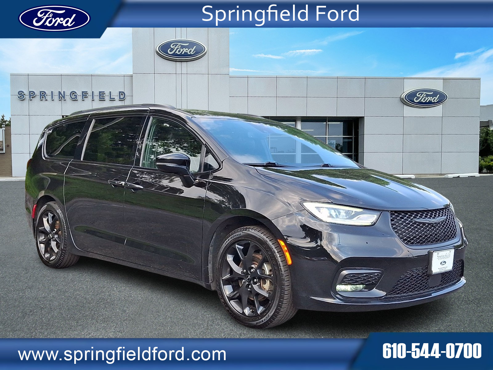 Used 2025 Chrysler Pacifica Limited FWD image 1