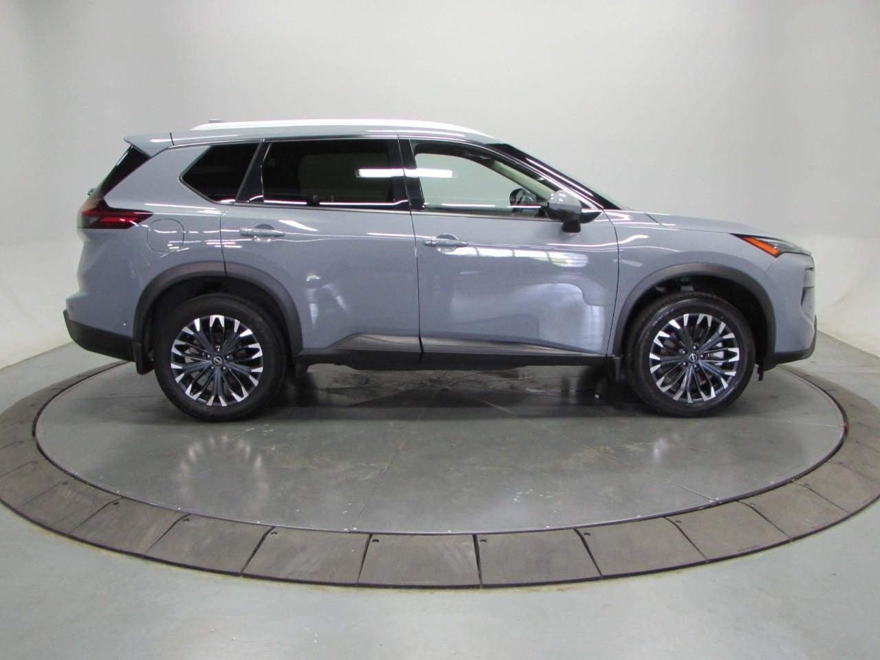 Used 2025 Nissan Rogue SL w/ Tech Package AWD/4WD image 8