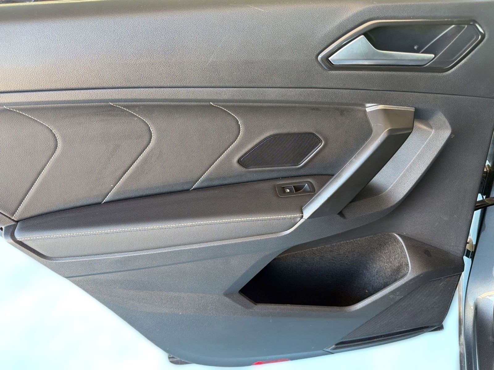 Used 2023 Volkswagen Tiguan SE R-Line image 18