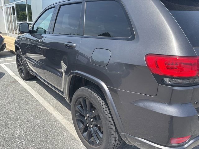 Used 2017 Jeep Grand Cherokee Altitude AWD/4WD image 6