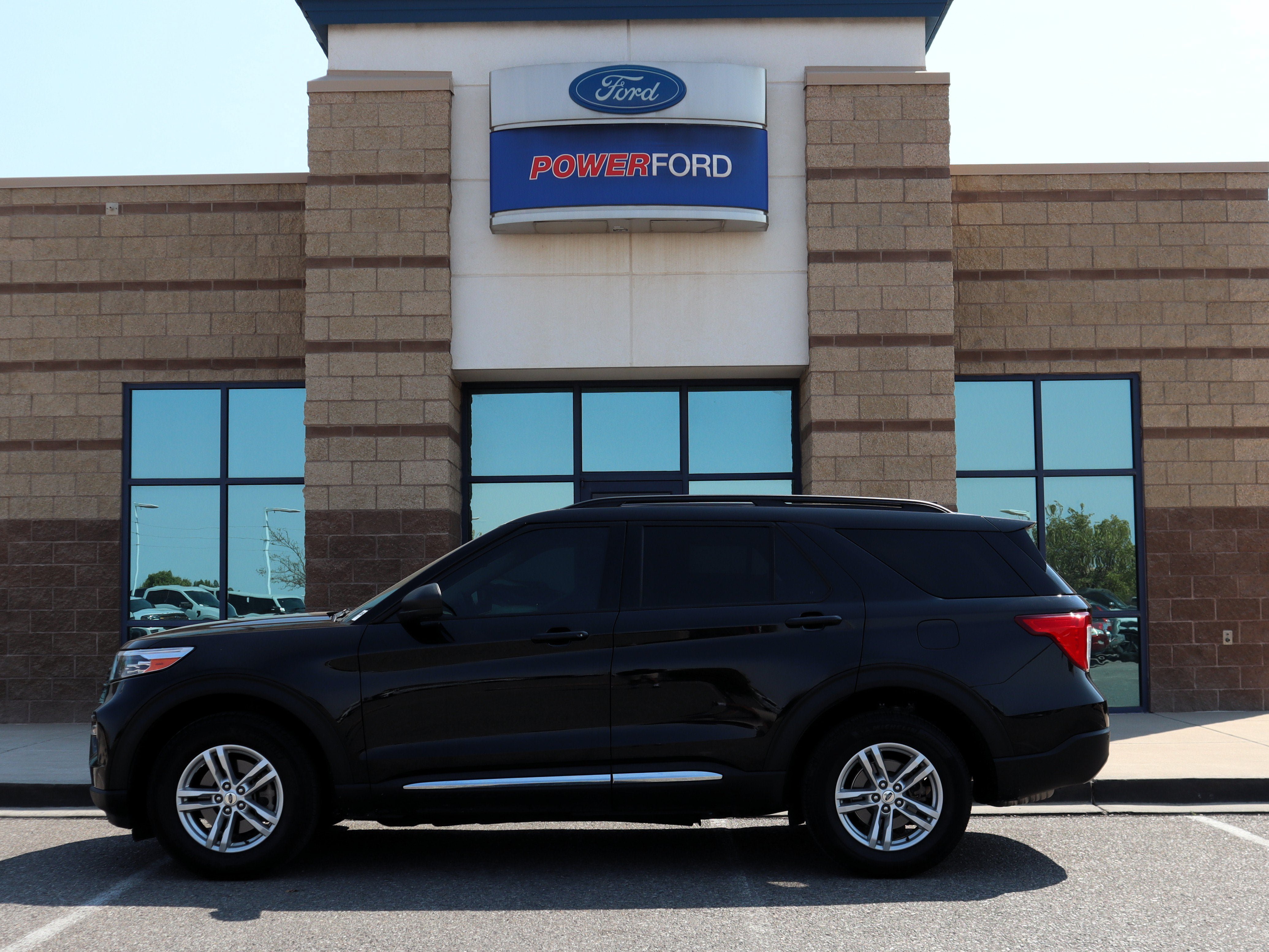 Certified 2023 Ford Explorer XLT w/ Equipment Group 202A AWD/4WD image 9