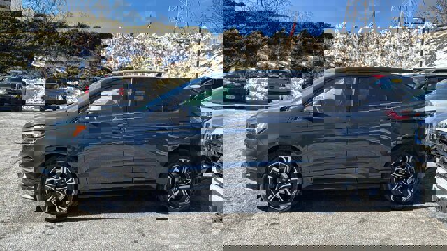 Certified 2022 Ford Edge ST image 2