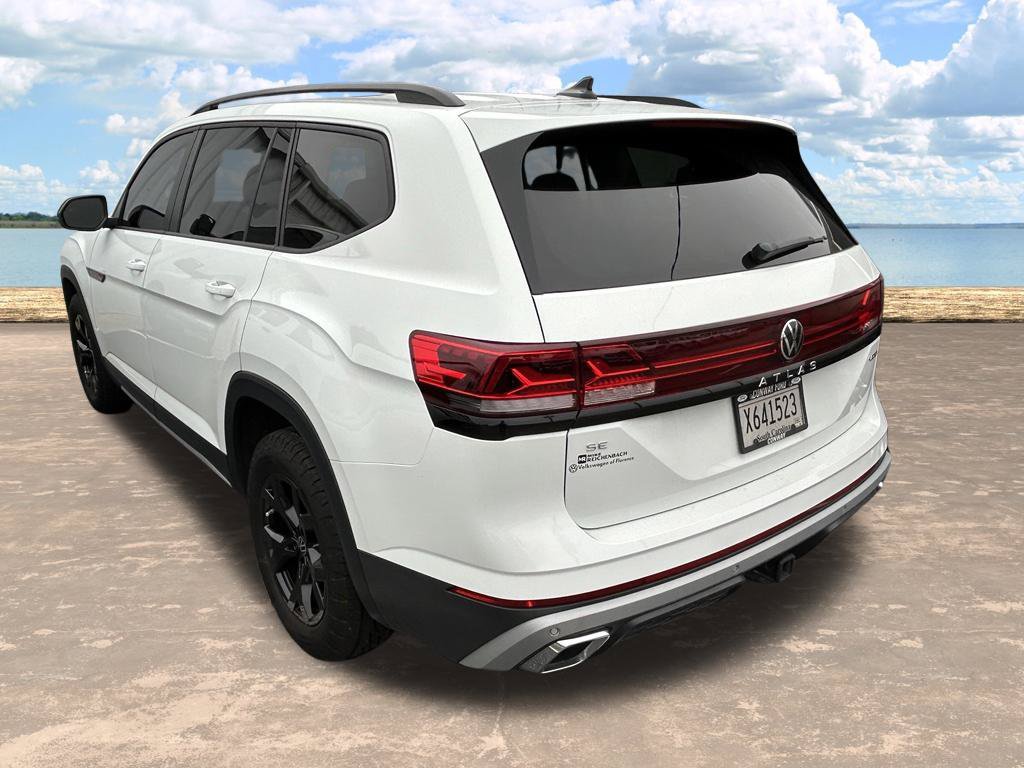 Used 2024 Volkswagen Atlas Peak Edition SE AWD/4WD image 7