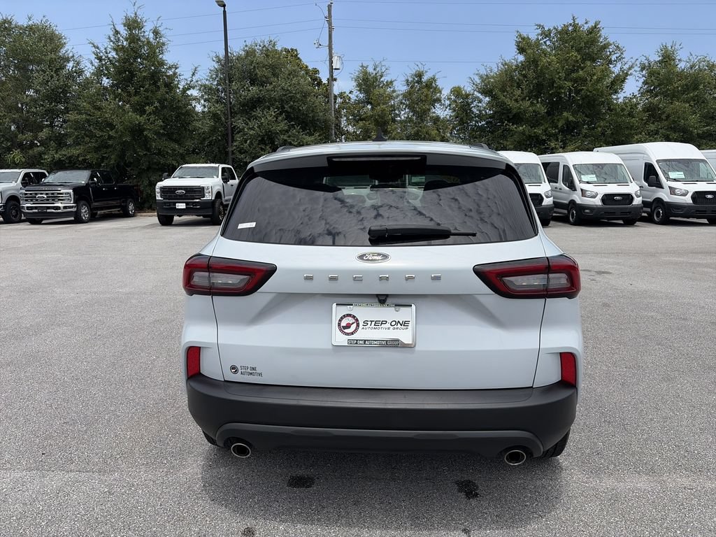 Certified 2025 Ford Escape ST-Line FWD image 6