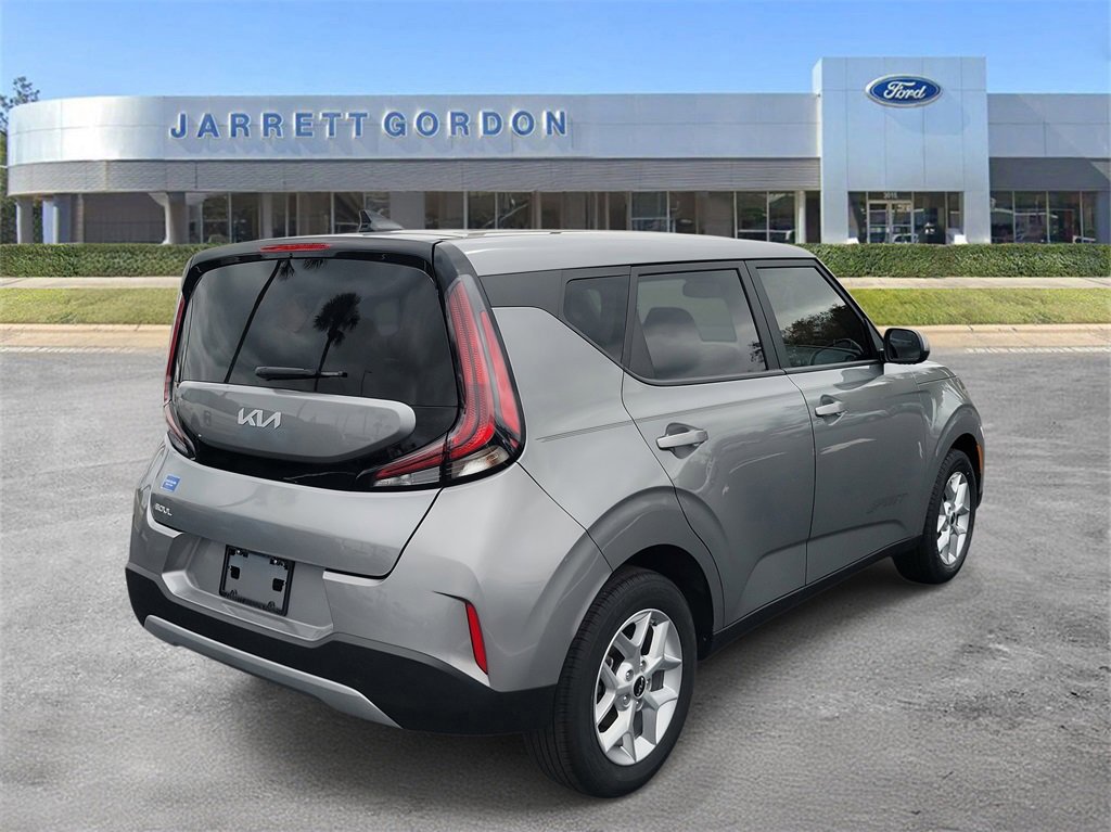 Used 2025 Kia Soul LX w/ LX Technology Package image 3