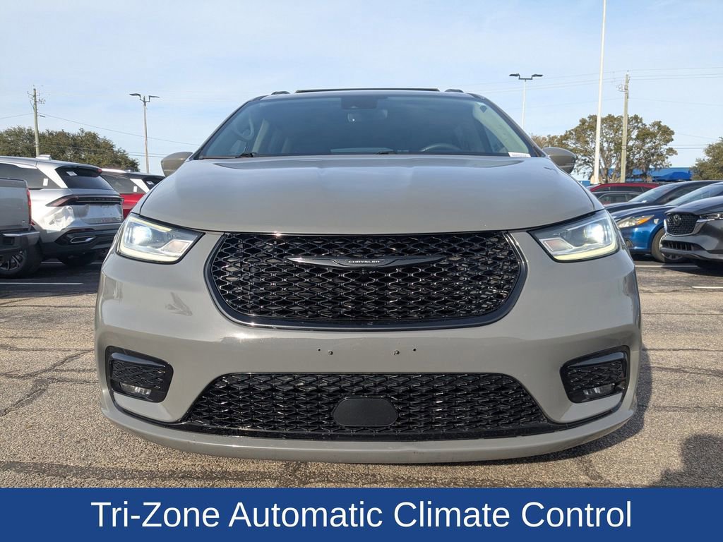 Used 2022 Chrysler Pacifica Touring-L image 9