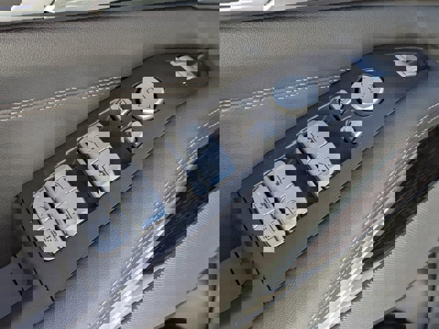 Used 2025 BMW X7 xDrive40i w/ M Sport Package image 14