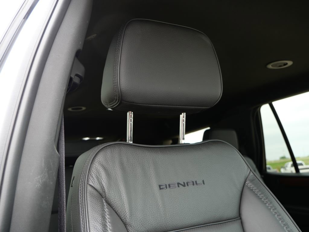 Used 2025 GMC Yukon Denali AWD/4WD image 22