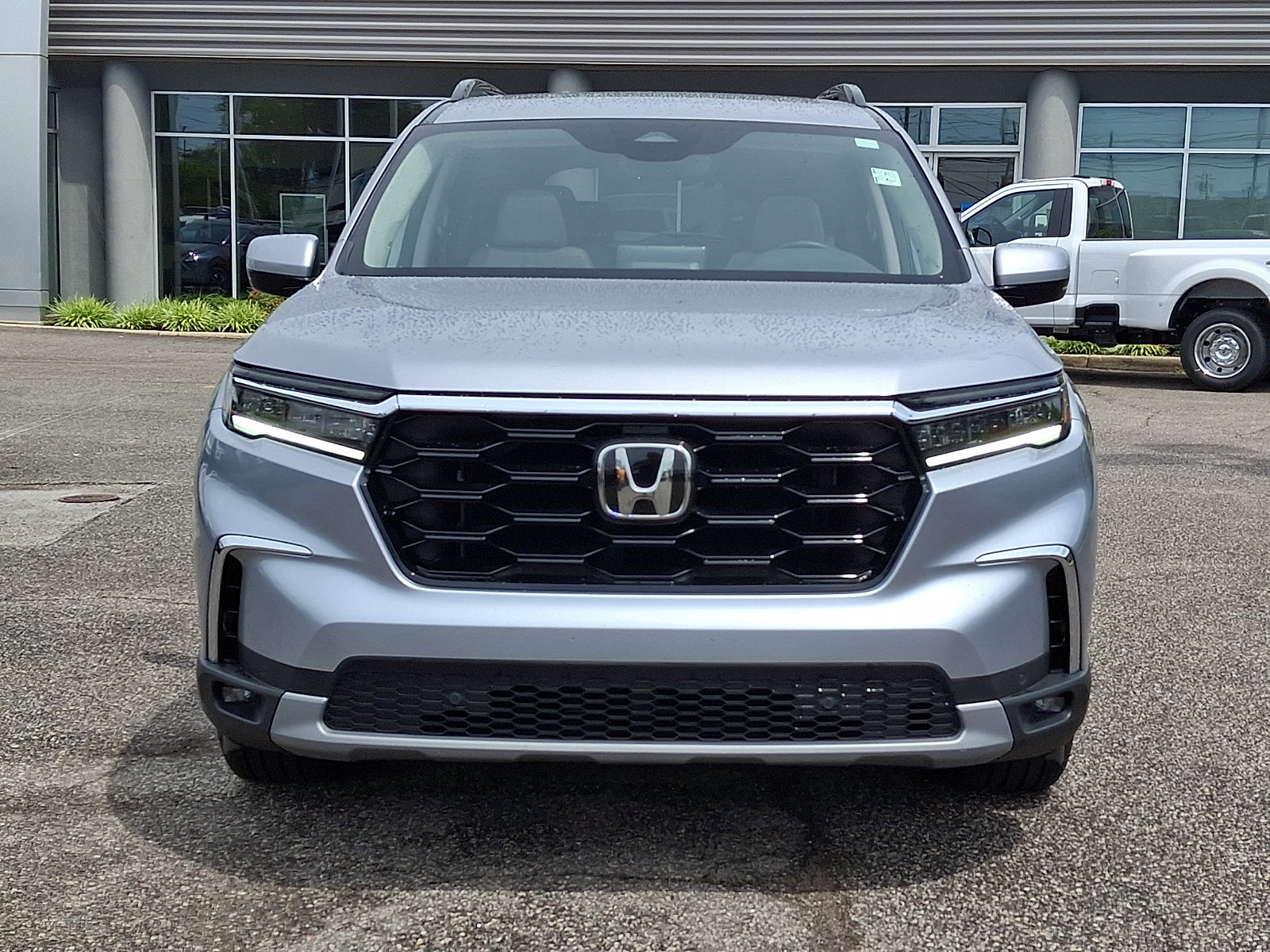 Used 2025 Honda Pilot Touring image 3