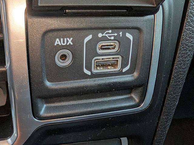 Used 2024 Jeep Gladiator Rubicon w/ Technology Group AWD/4WD image 23