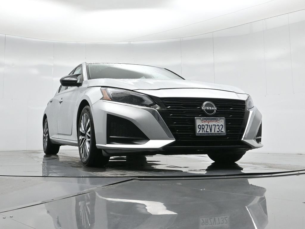 Used 2023 Nissan Altima 2.5 SV image 5