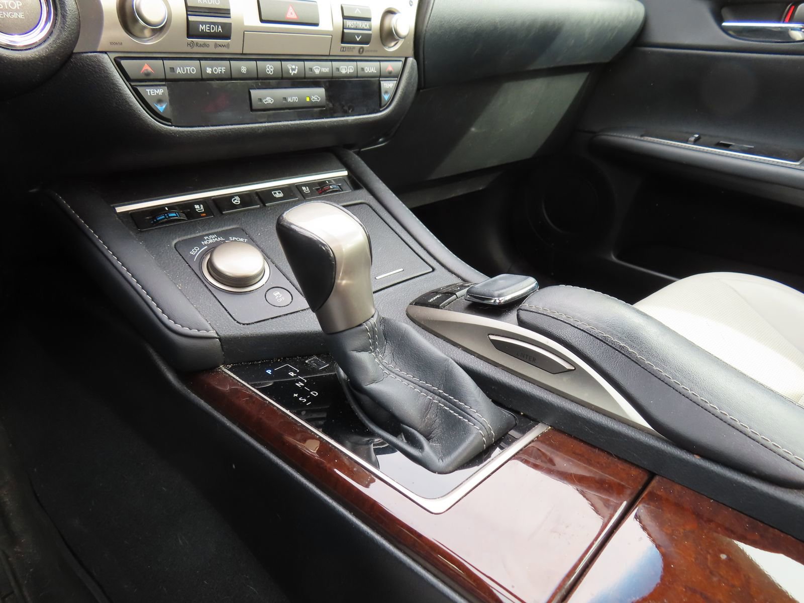 Used 2017 Lexus ES 350 w/ Luxury Package FWD image 29