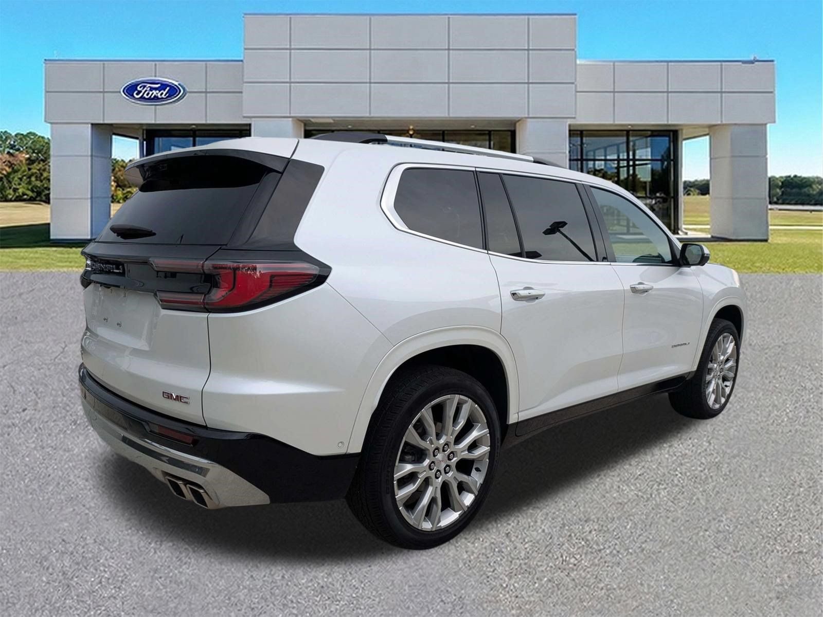 Used 2025 GMC Acadia Denali w/ Super Cruise Package FWD image 2
