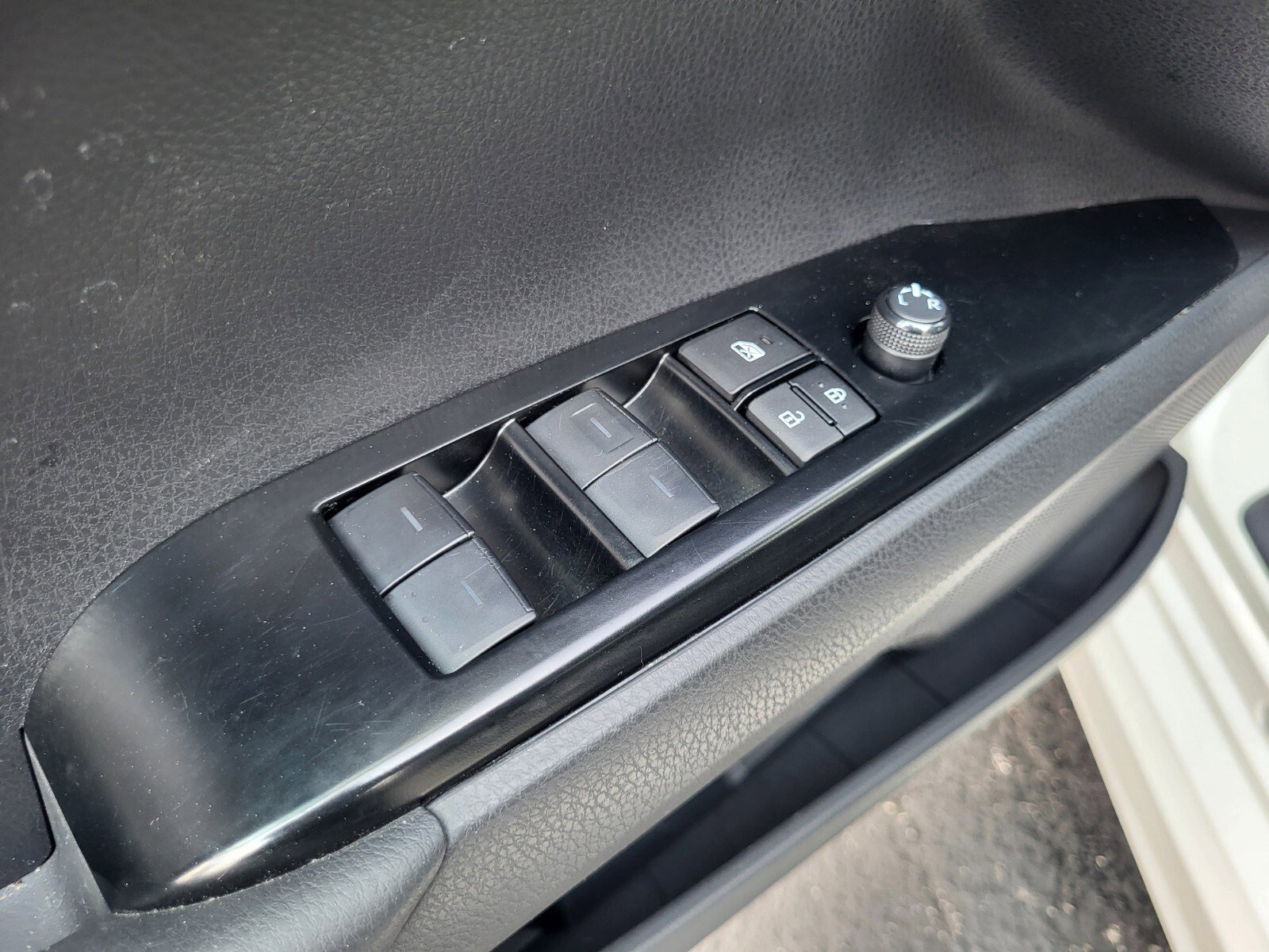 Used 2025 Toyota Camry SE FWD image 20