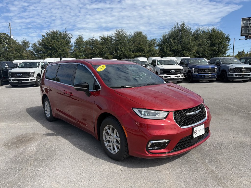 Used 2025 Chrysler Pacifica Select FWD image 9