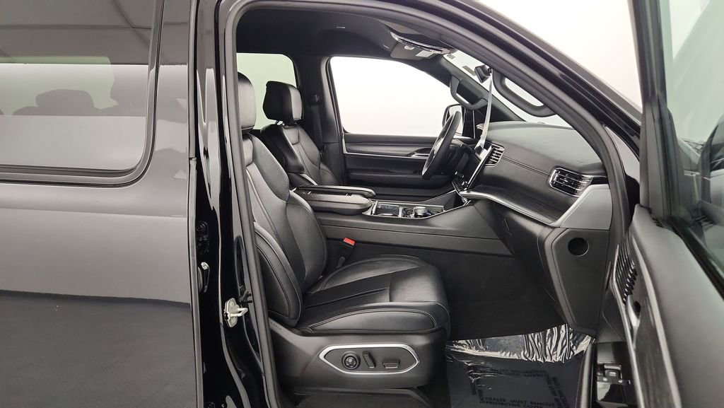 Used 2024 Jeep Wagoneer L Series II w/ Flexible Seating Group image 34