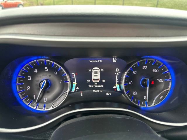 Used 2024 Chrysler Pacifica Touring-L image 36