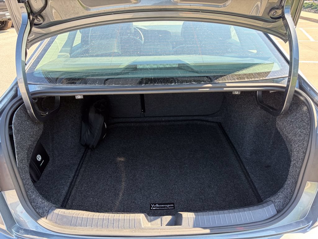 Used 2020 Volkswagen Jetta SE w/ SE Cold Weather Package FWD image 13