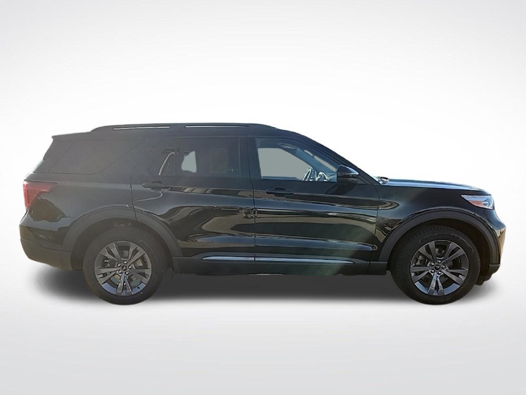 Certified 2023 Ford Explorer XLT w/ Equipment Group 202A AWD/4WD image 9