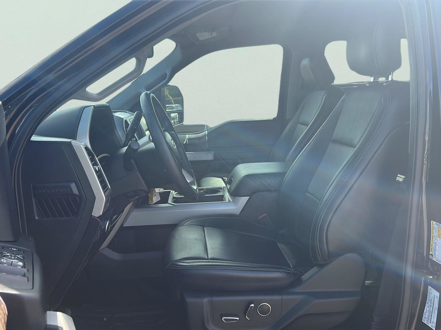 Certified 2019 Ford F250 Lariat w/ FX4 Off-Road Package AWD/4WD image 7