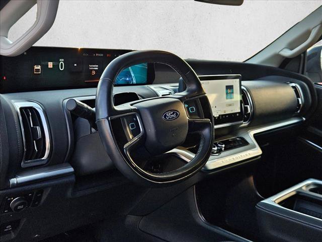 Certified 2025 Ford Expedition Platinum AWD/4WD image 8