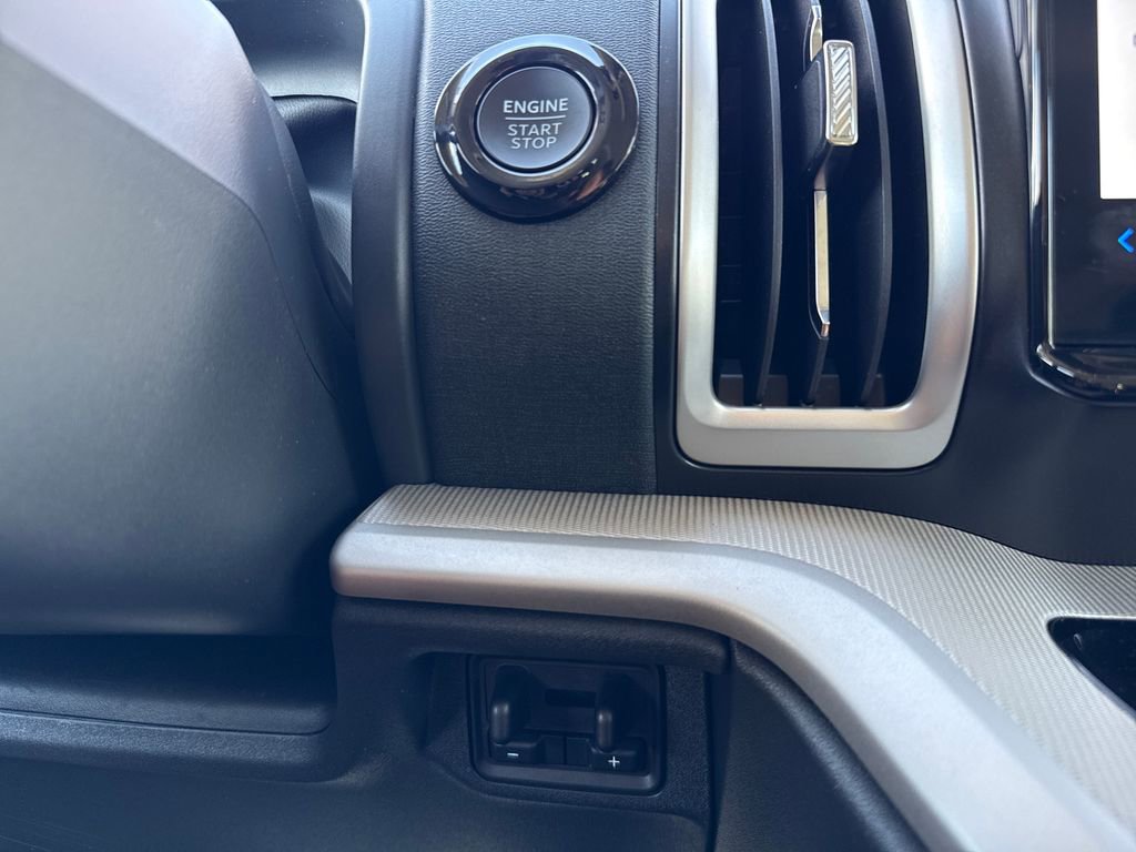 Certified 2025 Ford Expedition Active image 24