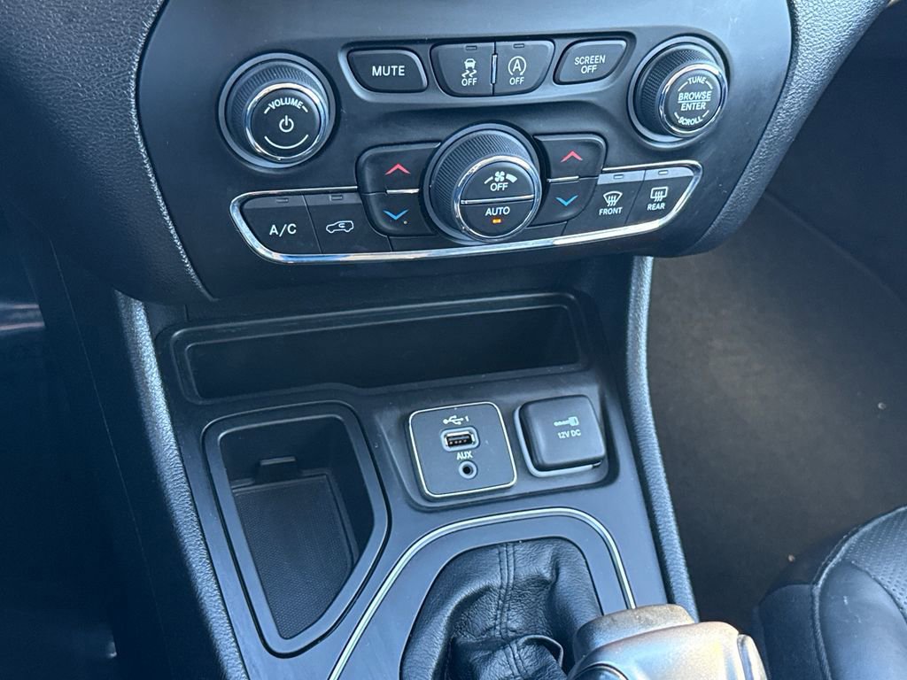 Used 2021 Jeep Cherokee Latitude Lux w/ Comfort/Convenience Group image 21