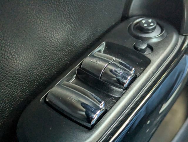 Used 2019 MINI Cooper S image 21