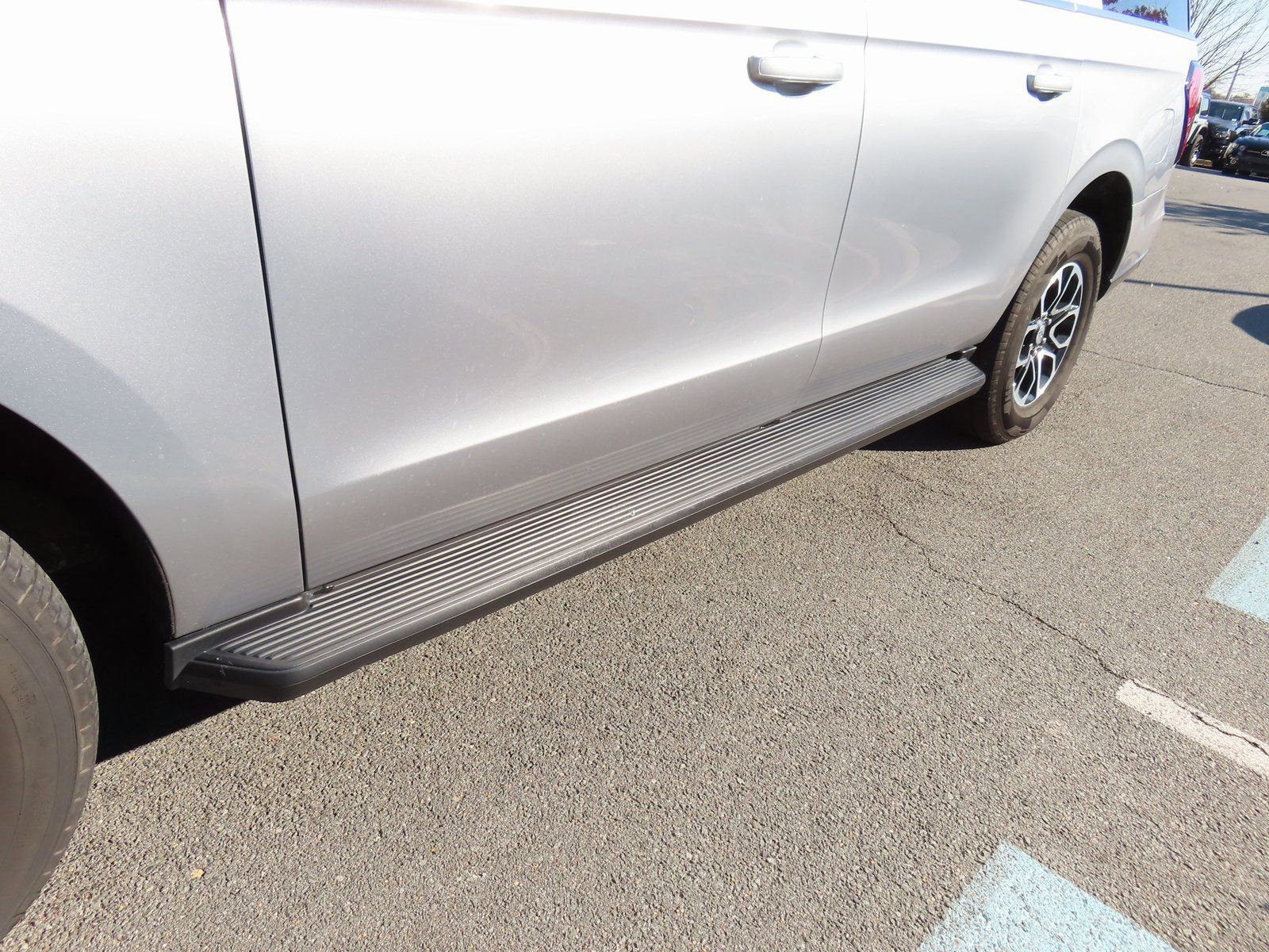 Certified 2024 Ford Expedition Max XLT image 10