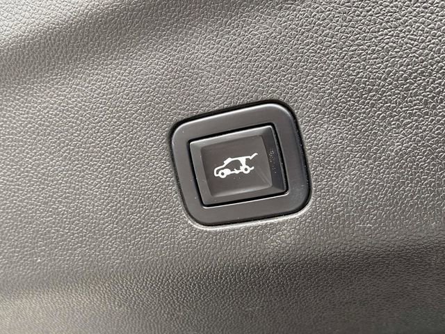 Used 2023 Chevrolet Suburban High Country image 15