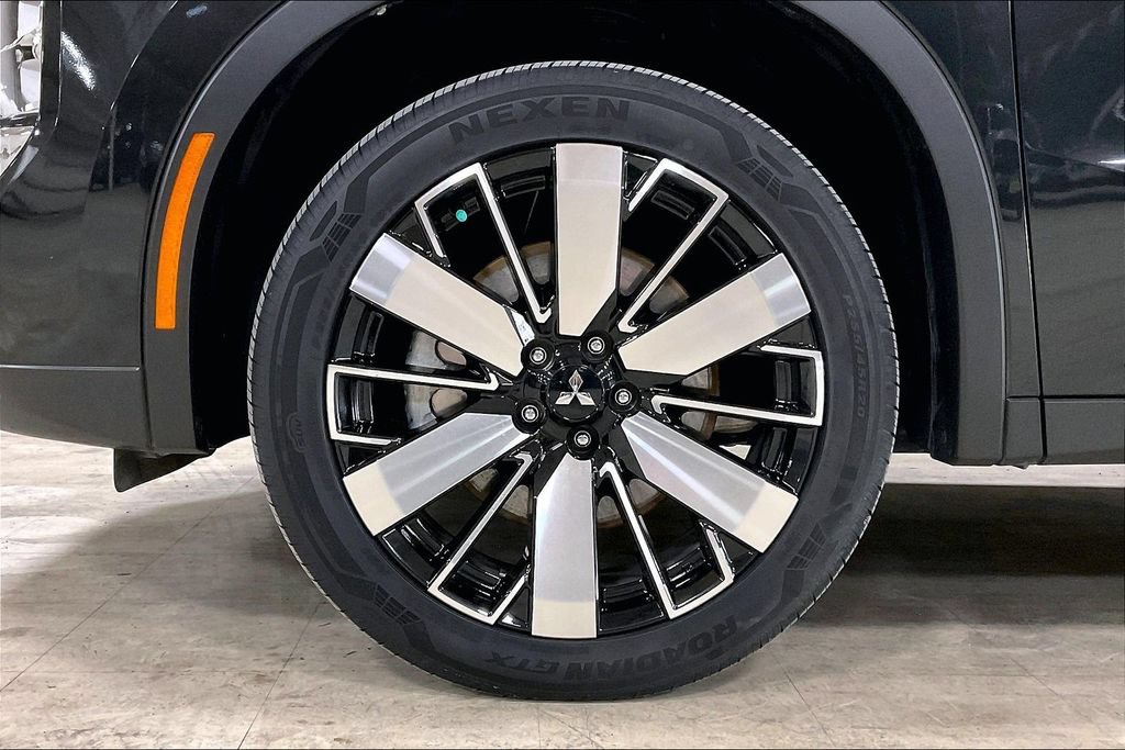 Used 2025 Mitsubishi Outlander SE AWD/4WD image 9