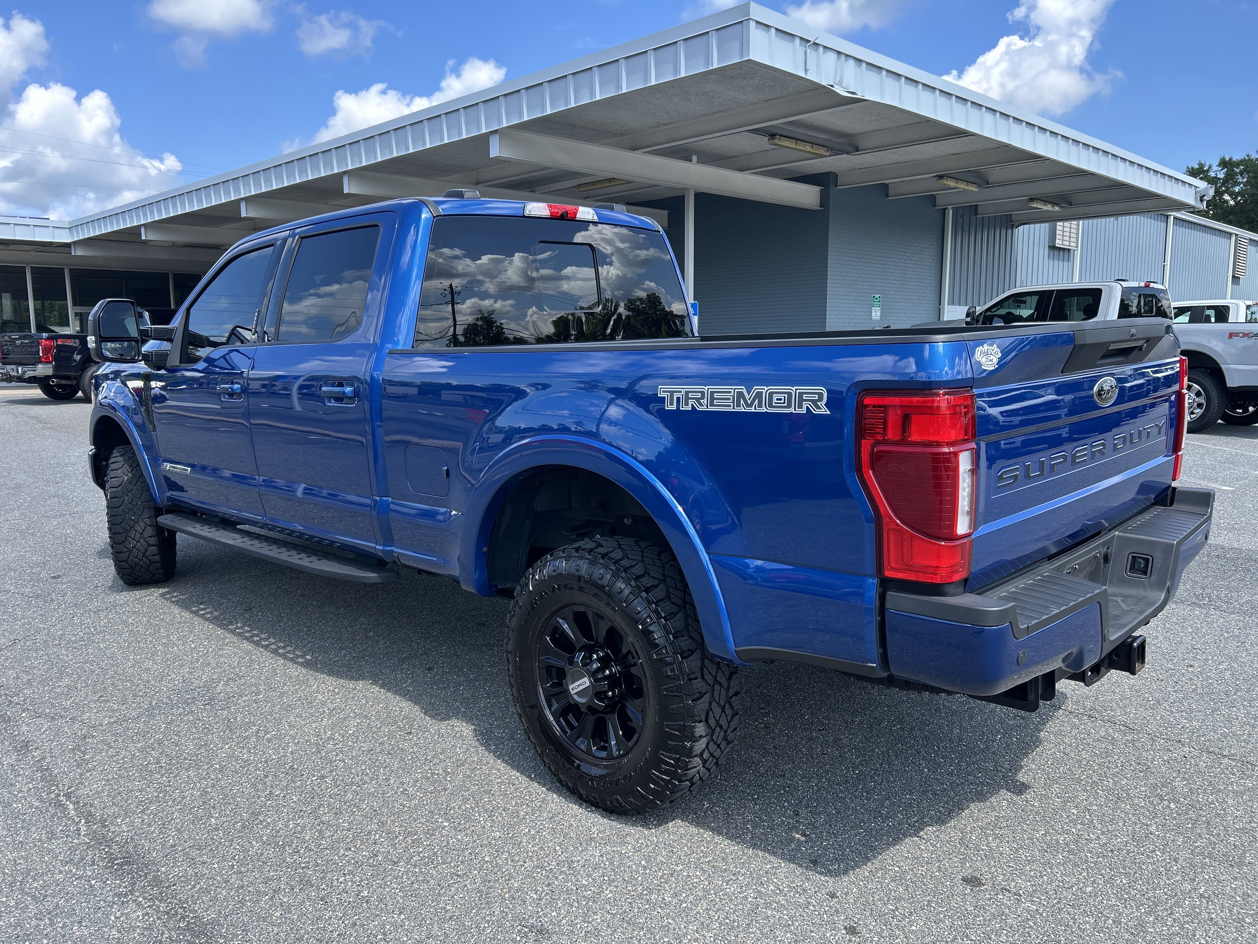 Certified 2022 Ford F250 Lariat w/ Tremor Off-Road Package AWD/4WD image 5