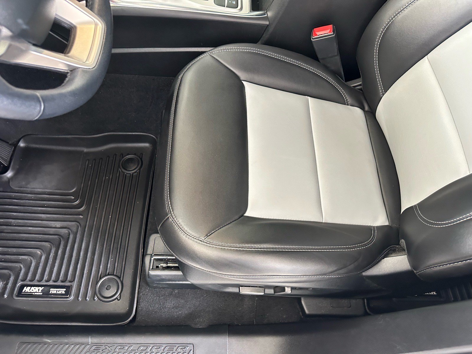 Certified 2022 Ford Explorer XLT w/ Equipment Group 202A RWD image 19