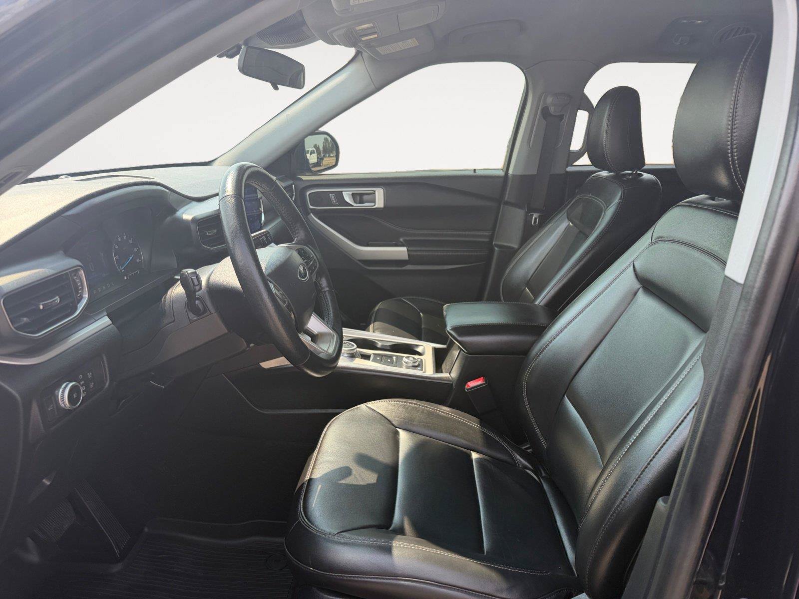 Certified 2022 Ford Explorer XLT w/ Equipment Group 202A AWD/4WD image 9