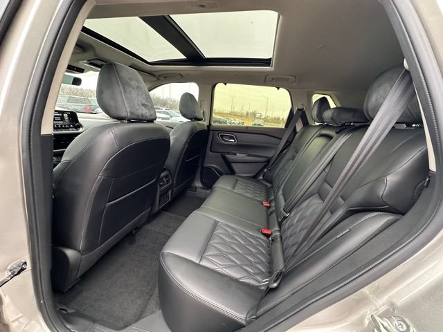 Used 2023 Nissan Rogue Platinum w/ Platinum Premium Package AWD/4WD image 13