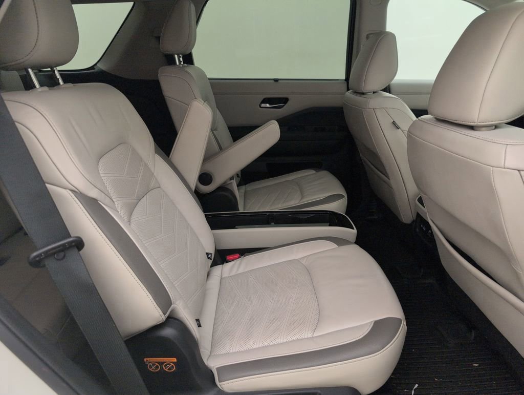 Used 2022 Nissan Pathfinder Platinum w/ Cargo Package image 18