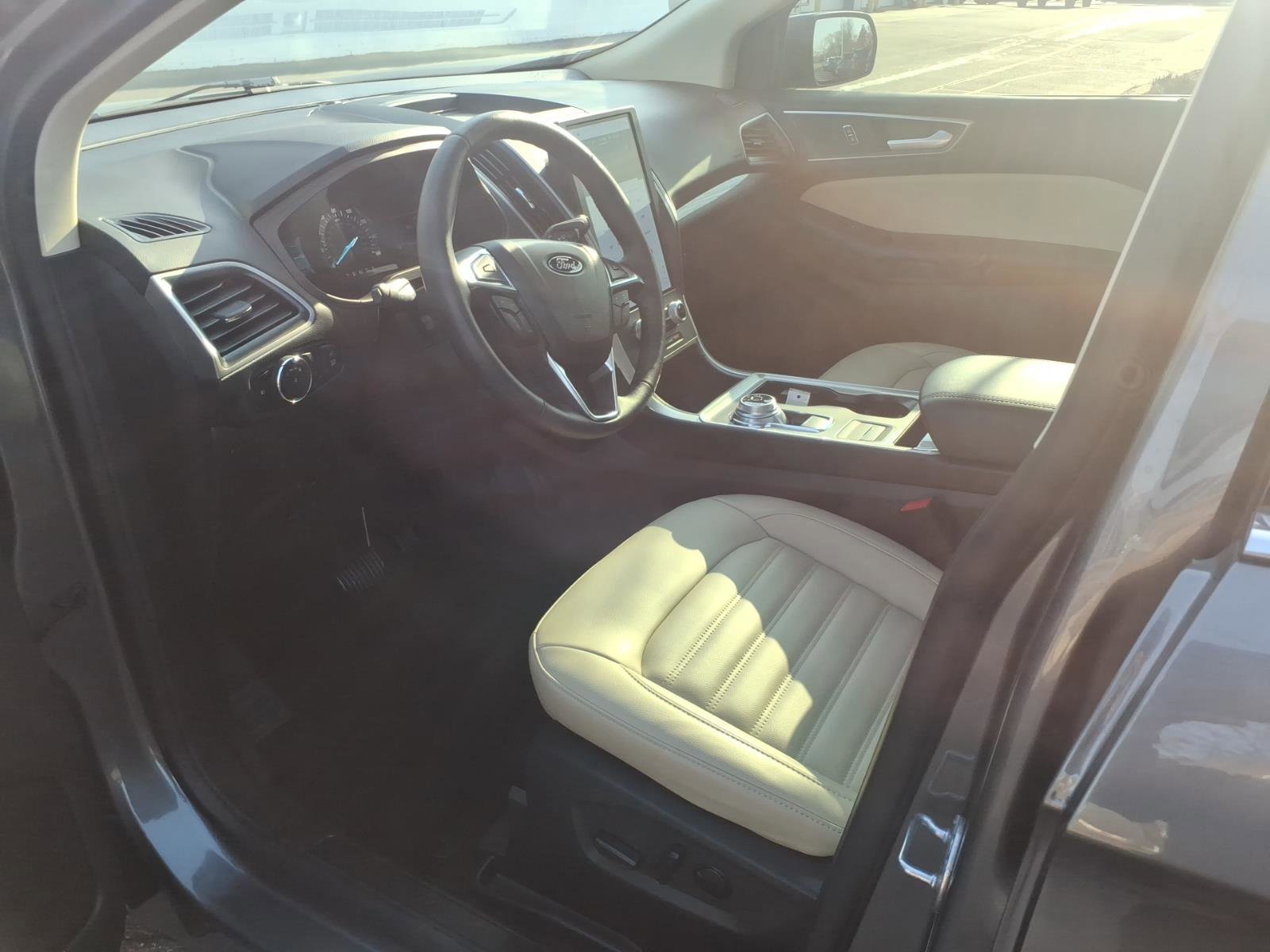 Certified 2024 Ford Edge SEL w/ Convenience Package AWD/4WD image 12